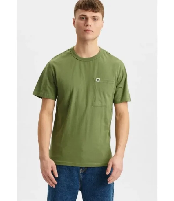 Heren ANERKJENDT 900731 Akrune Noos Pocket Tee 4070 Olivine